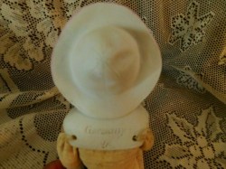 BLONDE BONNET HEAD SHOULDER
